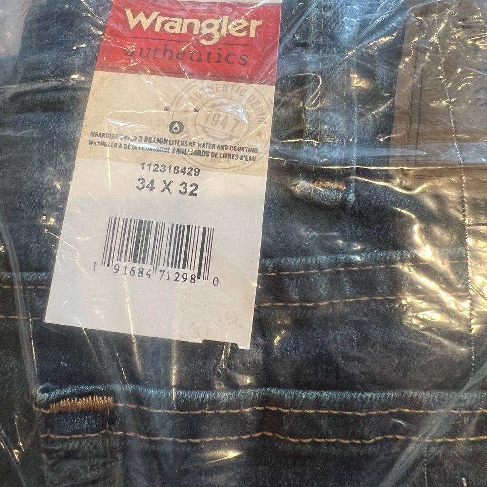 Wrangler women’s Dark Blue Jeans NWT‎